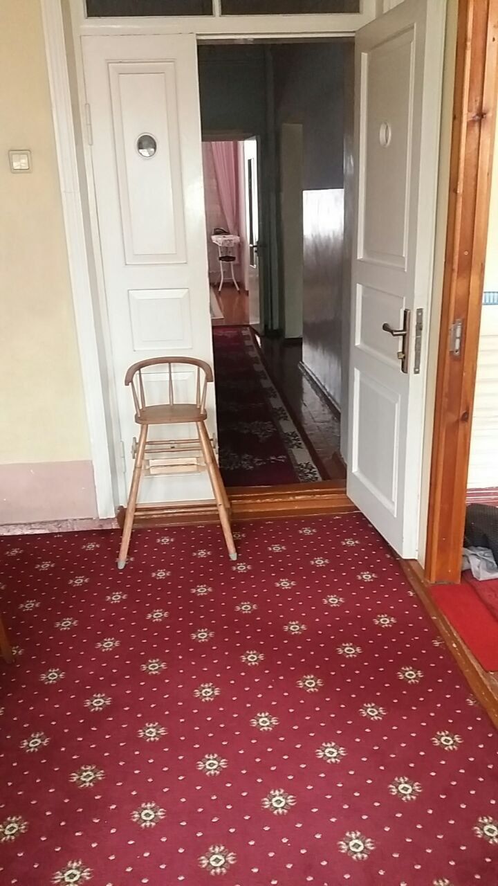 Сдаю 3 комнатная дом на Домбрабад, 3.3соток. с обстановкой.