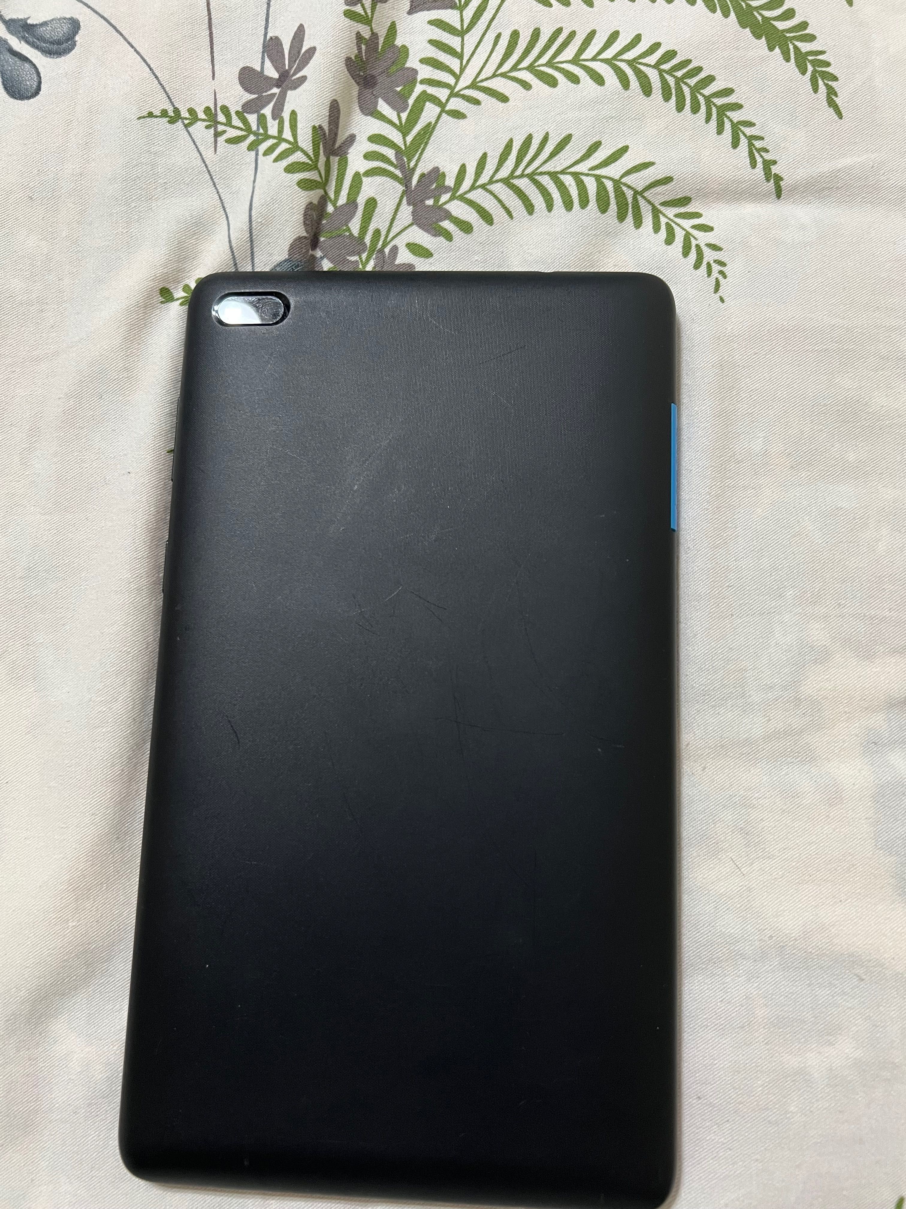 Lenovo tab E7 qora