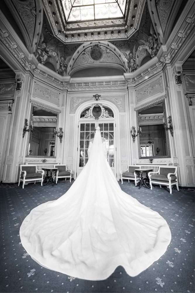 Rochie de mireasa scurta cu trena detasabila.