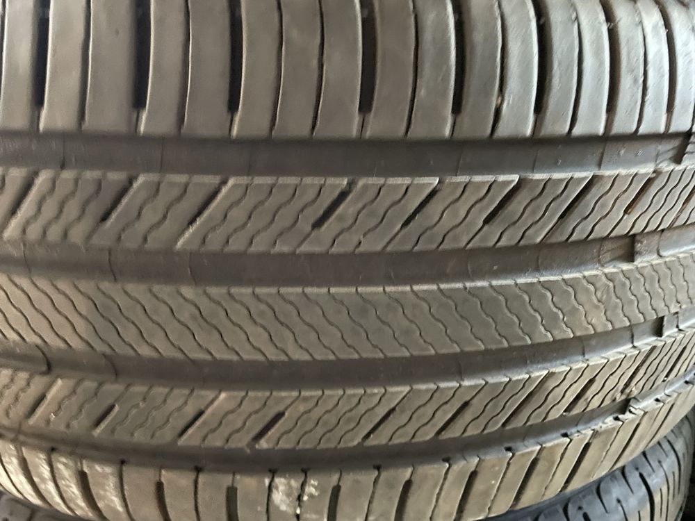 Продам шины 235/45 R19