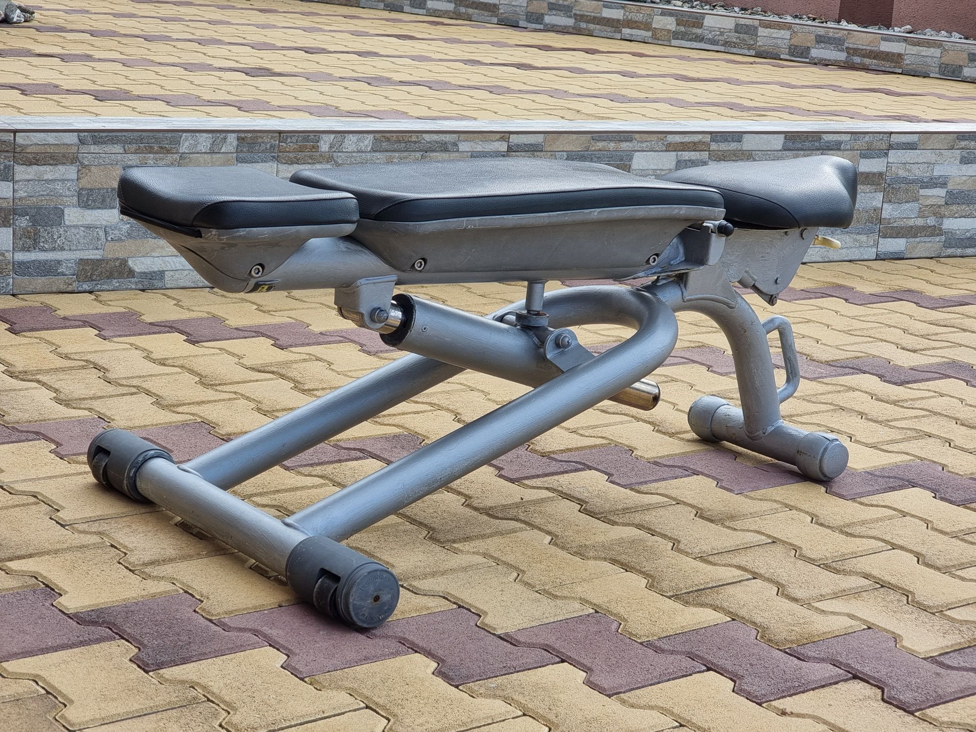 Регулируема лежанка Technogym Element+ Series