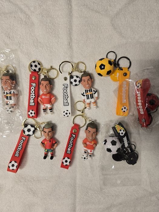 Breloc cu ronaldo si minge.