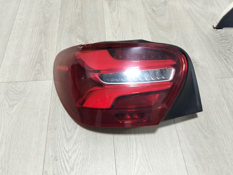 Tripla stânga mercedes