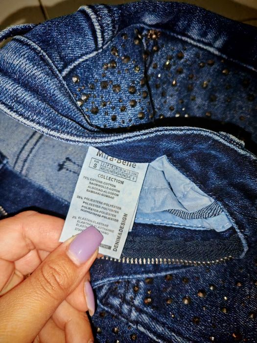 Blugi elastici cu strasuri