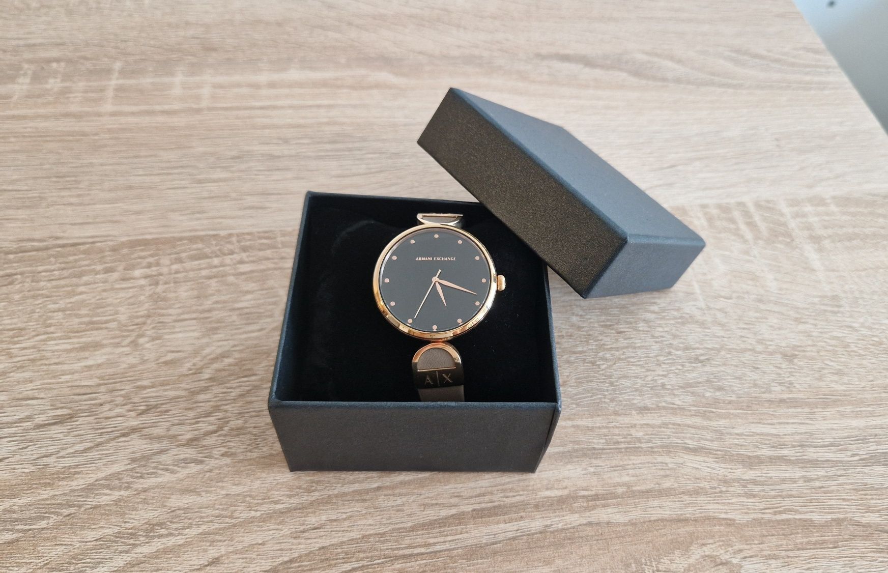 Часовник Armani Exchange