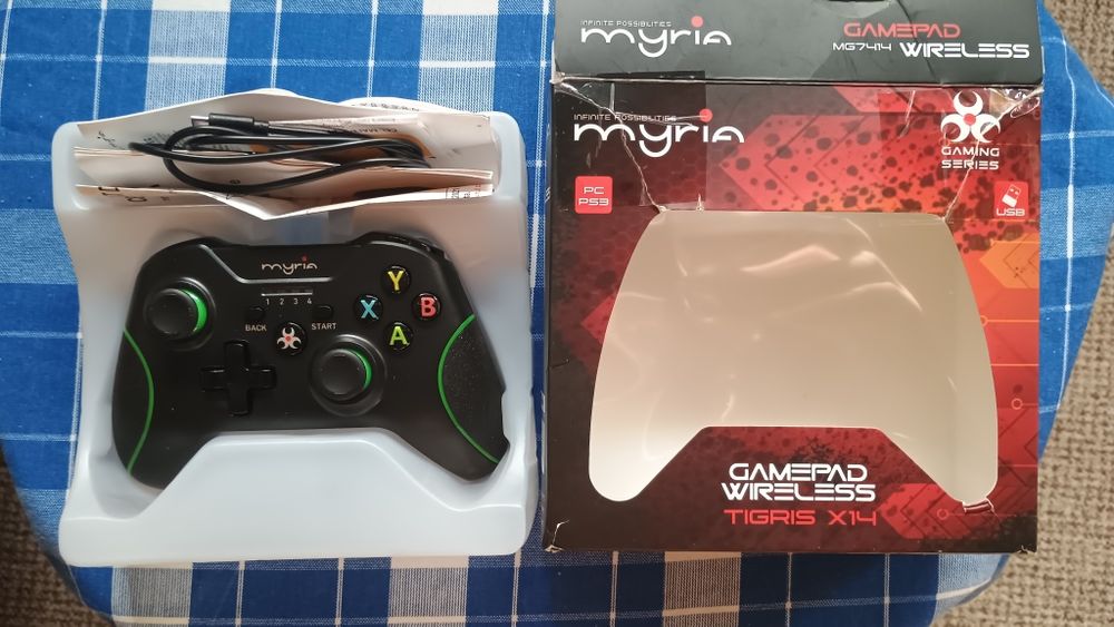 Vând gamepad Myria.