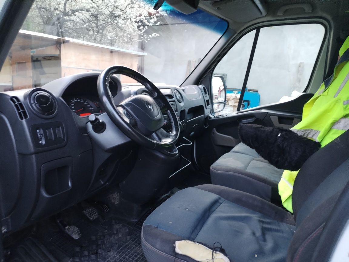 Vând Renault Master 2013  /3,5 tone /prelata