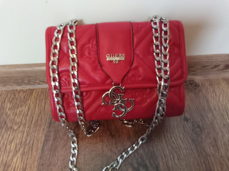 Дамска чанта,маркова Guess