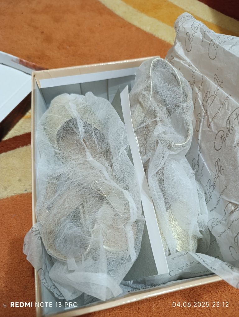 Елегантни златисти сандали