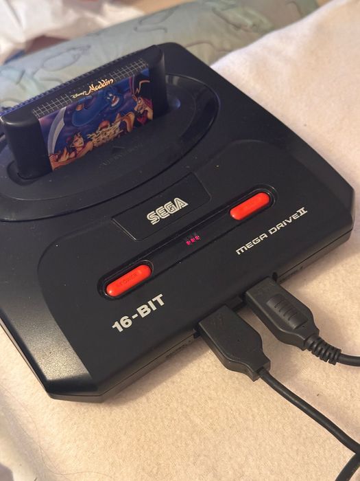 Sega Mega Drive II original + 2 controllere + 3 jocuri originale