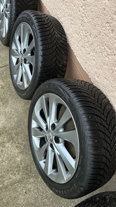 Vand 4 roti 17, Toyota Auris Hybrid cu anvelope de iarna