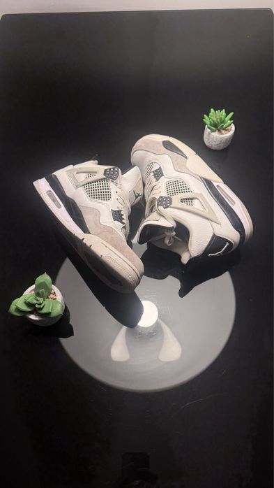 Jordan Retro 4 Military Black