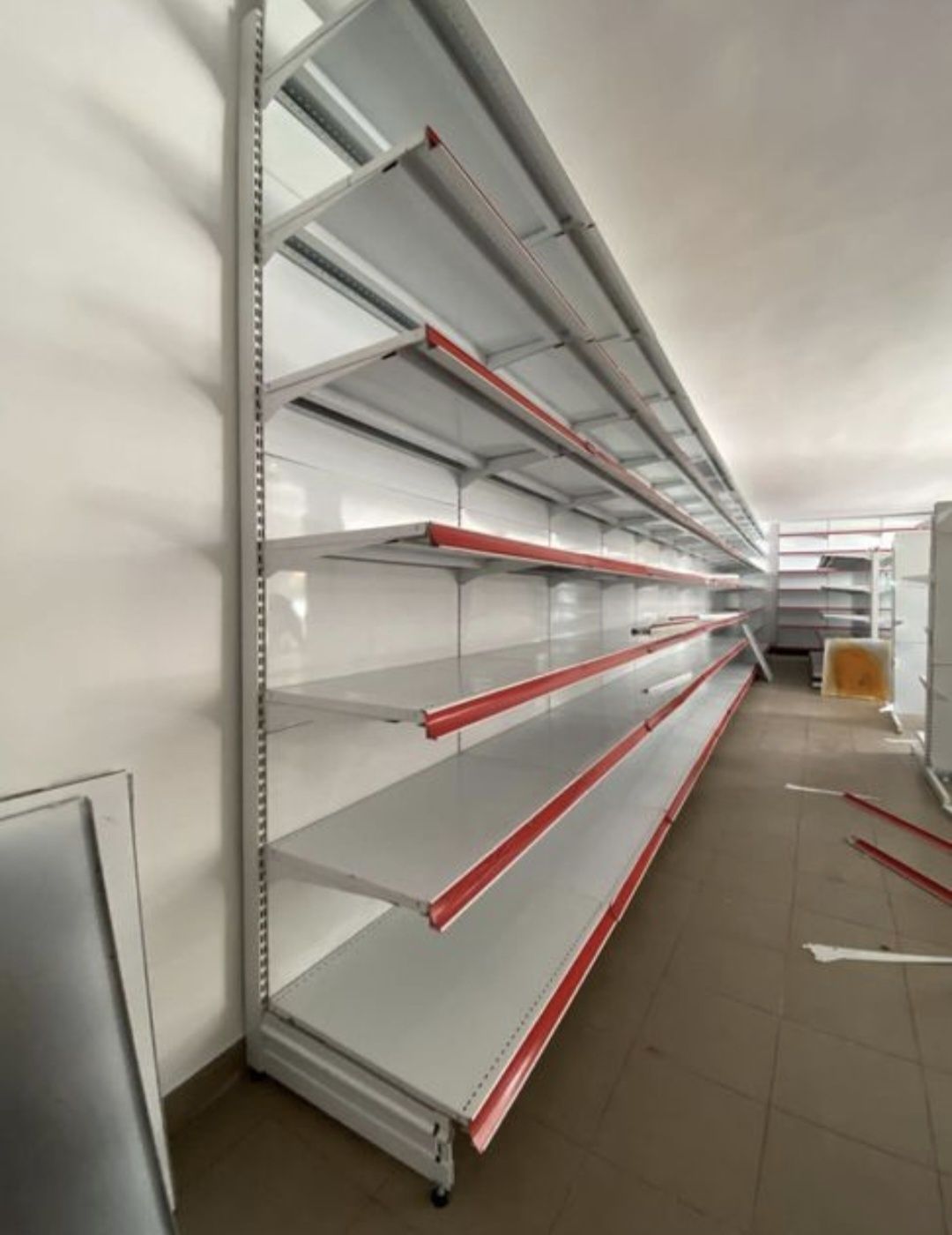 Rafturi metalice pentru magazin