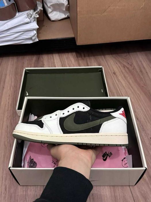 Adidasi Nike Air Jordan 1 Travis Scott Black Olive Low