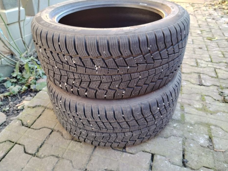Vând anvelope 235 45 17