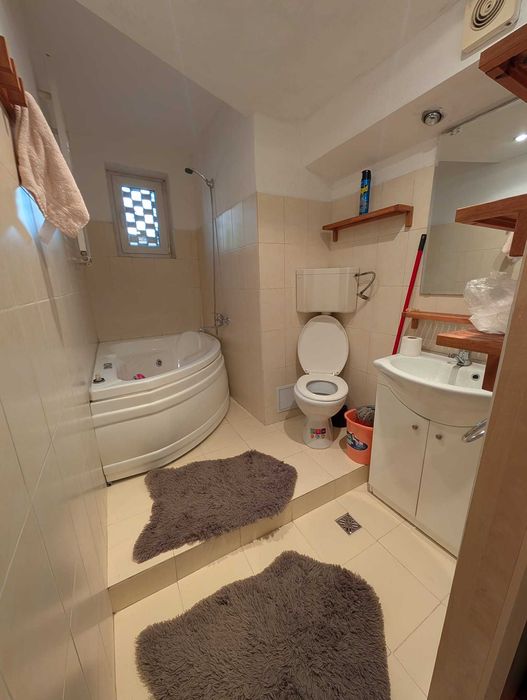 Inchiriez apartament in Petrosani