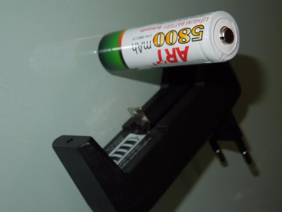 Incărcător Pentru Laser, Lanterna + Acumulator Marca ART 18650 5800mAh