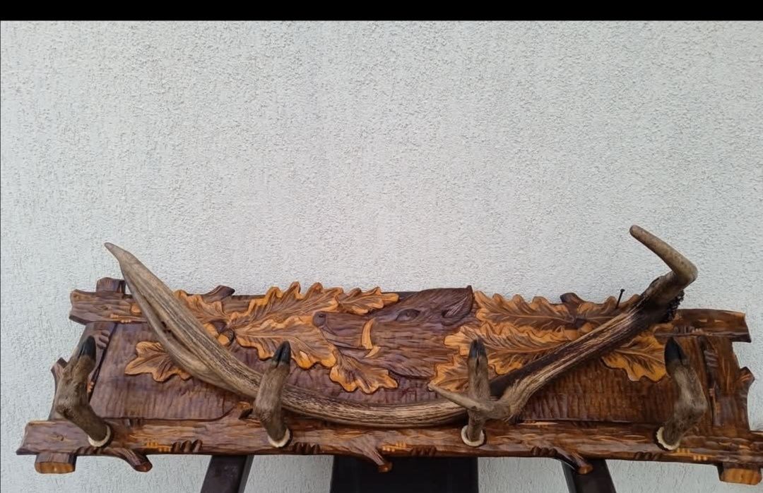Vand trofeu de caprioara sub forma de cuier