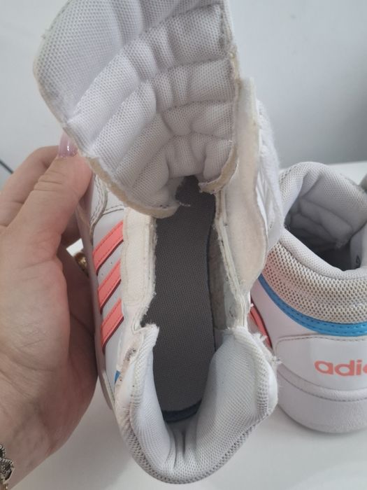 Adidasi marimea 26
