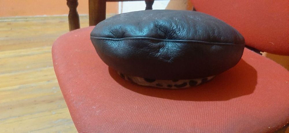 Женский головной убор из натуральной кожи,меха.в отличном состоянии