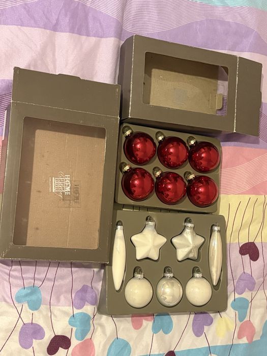 стъклени играчки за елха. Общо са 13бр.