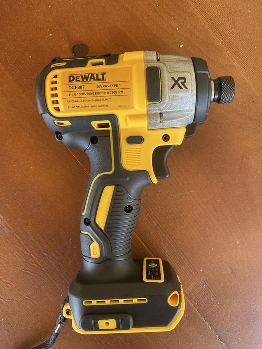 Masina de insurubat DeWalt DCF 887 noua sigilata