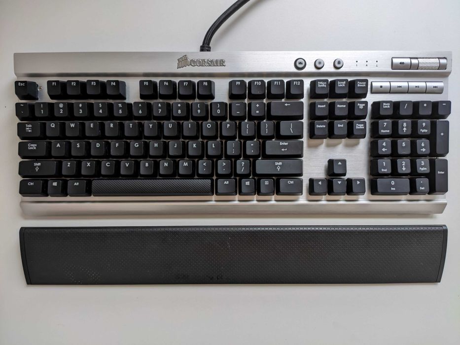 Tastatura gaming Corsair Vengeance K70 defecta