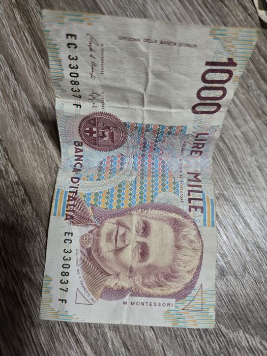 Vând  colecție de banconote vechi romanești