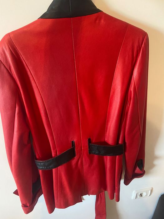 Haină de piele, impecabilă, damă