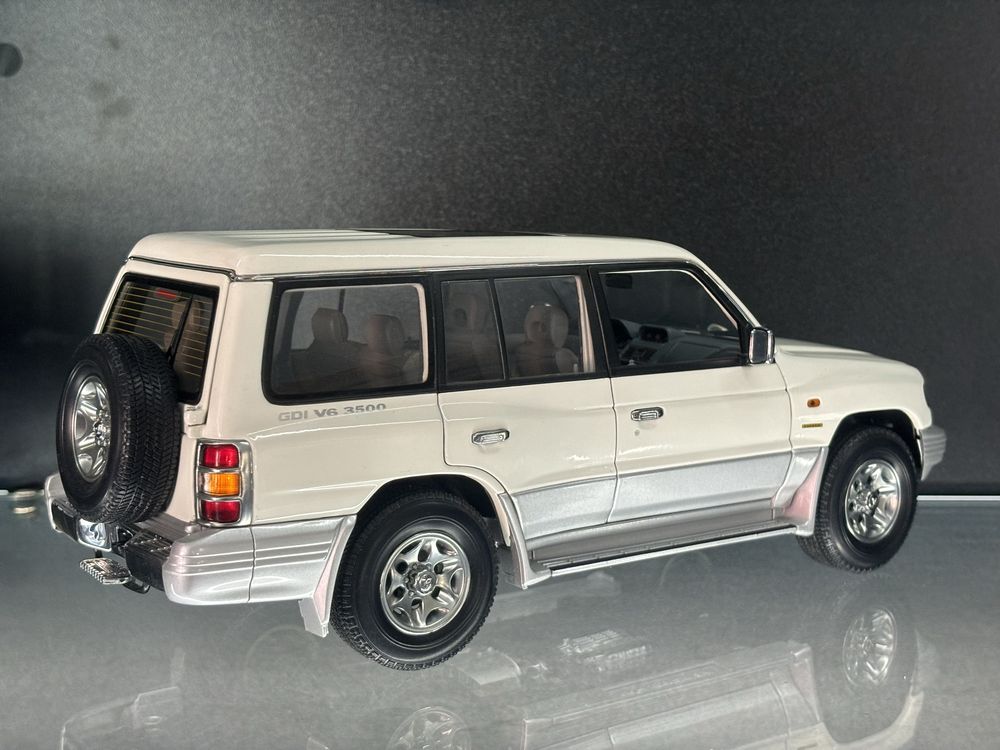 Macheta 1:18 Mitsubishi Pajero - AutoArt