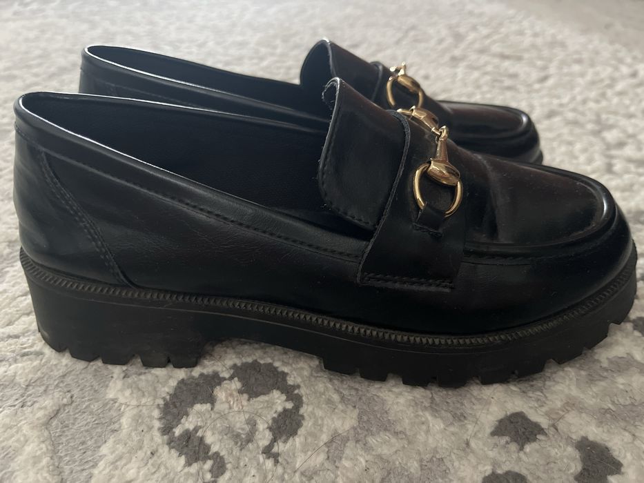 продам лоферы,размер 36-37,надевали 1-2 раза