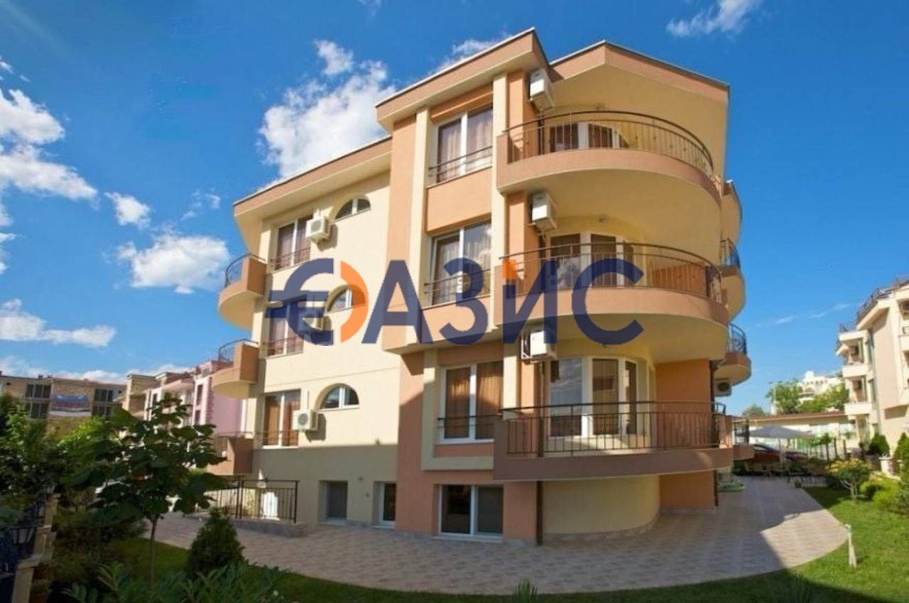 Действащ хотел в Несебър, кв. Аурелия, РЗП 885 кв. м,