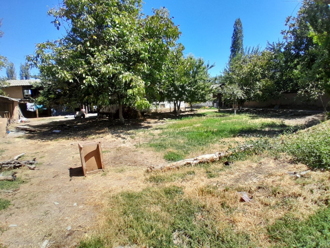 Uchastka sotiladi