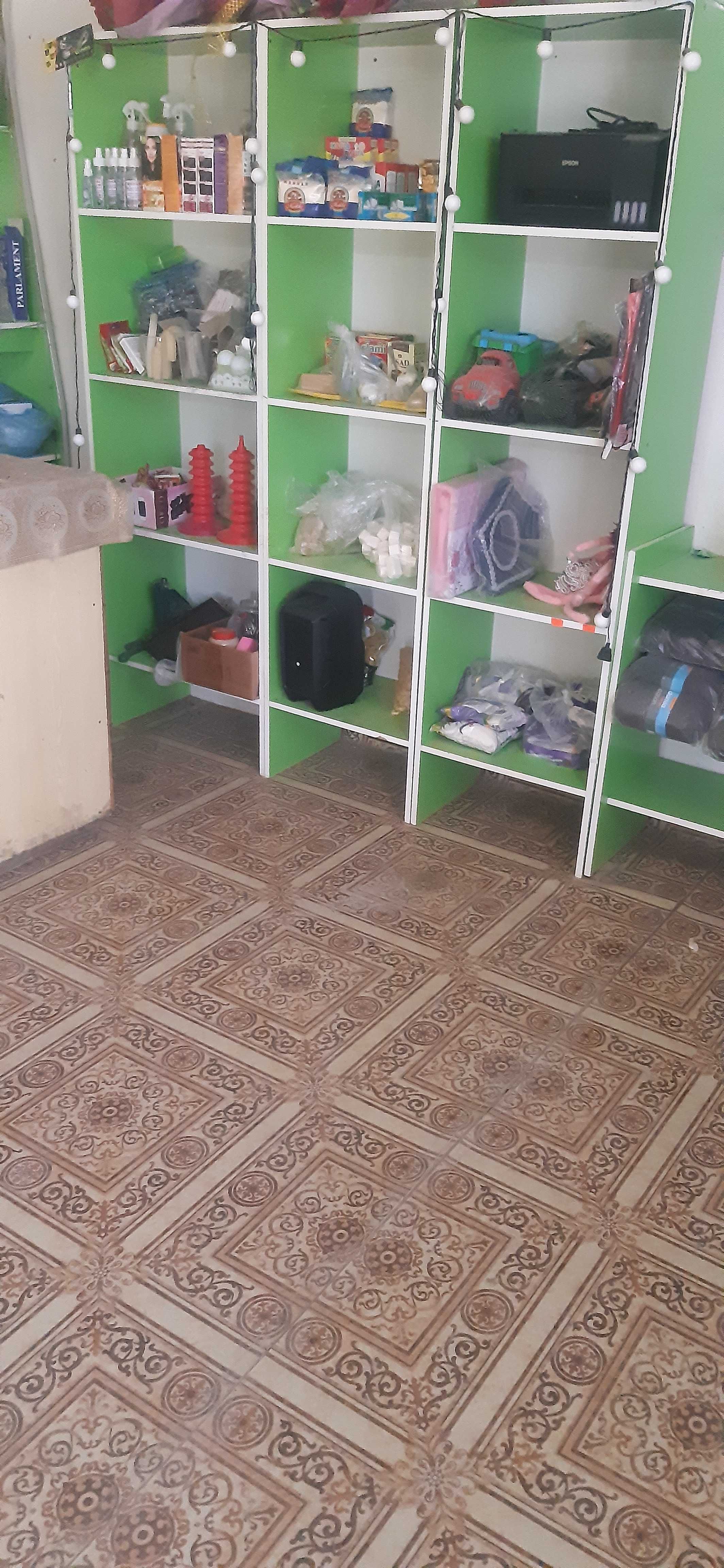 Do'kon mebellari sotiladi