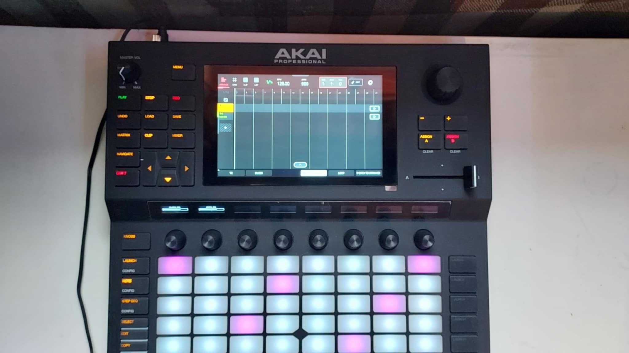 СПЕШНО! Akai FORCE Music Machine