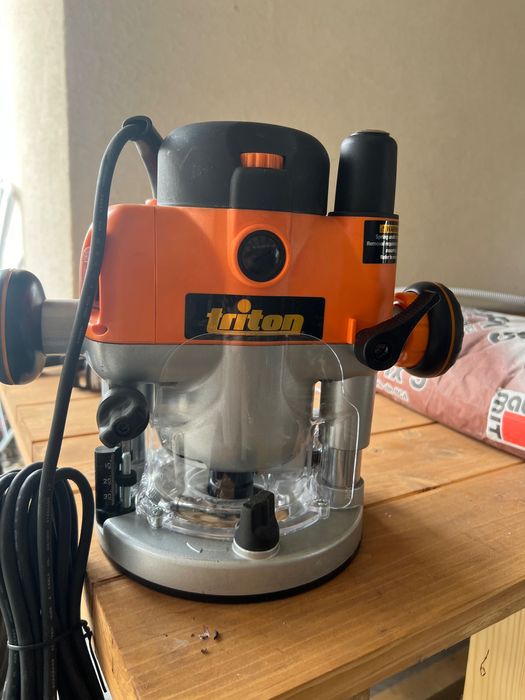 Freza pentru lemn 2400W Triton