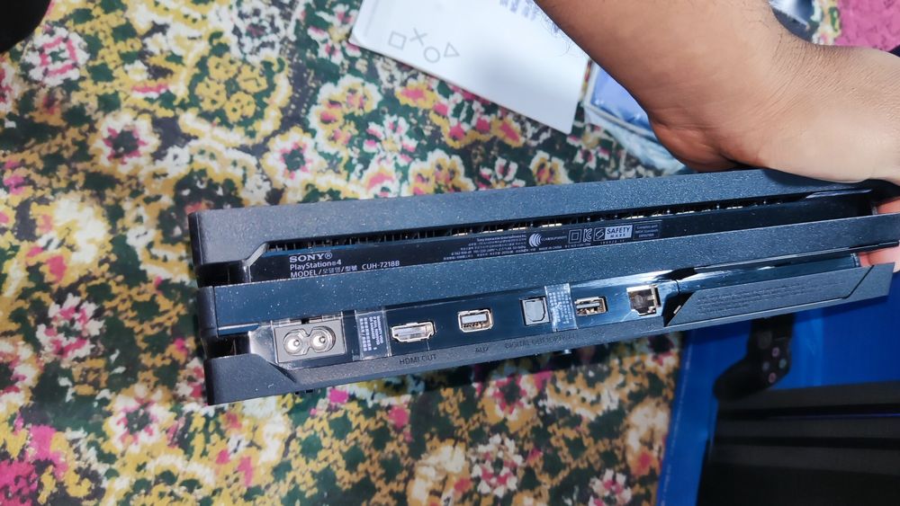 PS4 Pro 1TB Yangi !