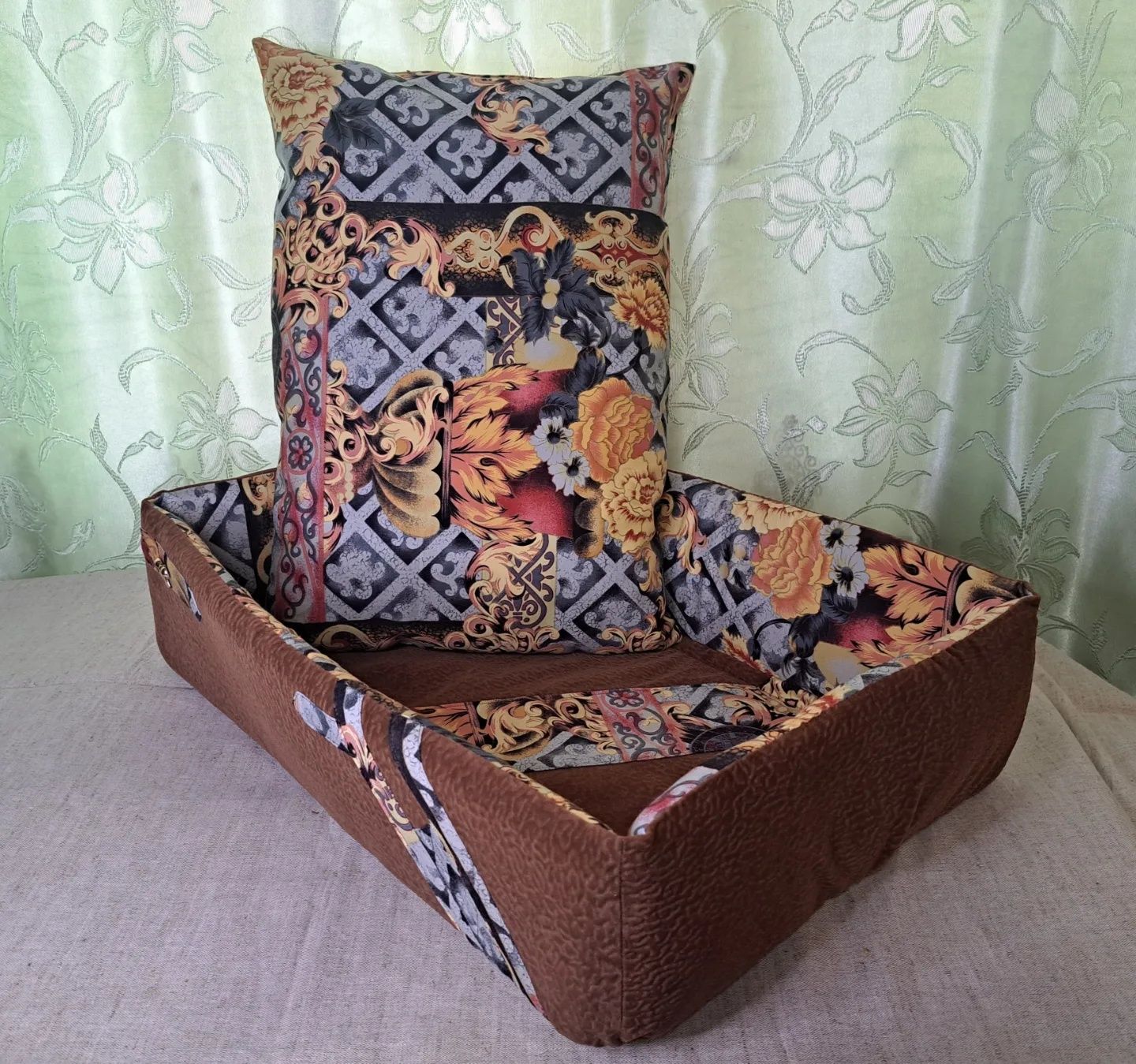 Лежанка для кошек и собак