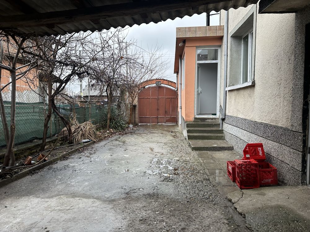 Двуетажна Къща Димитровград с търговско помещение 90кв