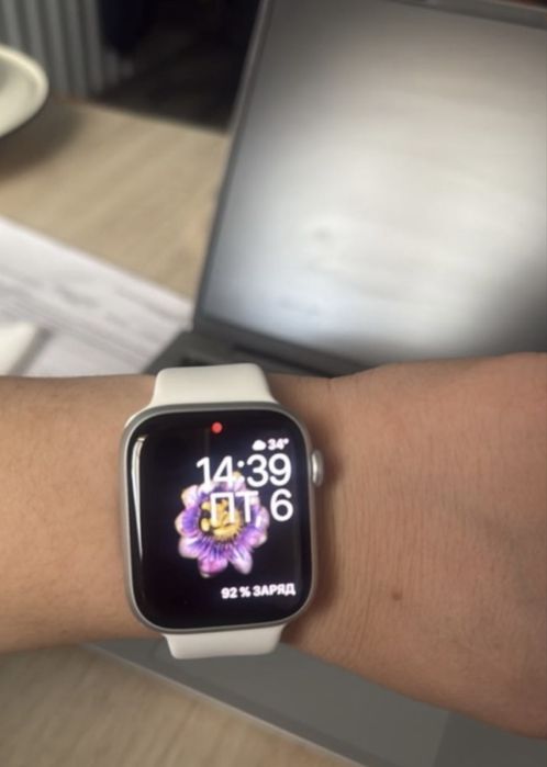 Apple watch 9 серий 45 мм в оригинале имеется коробка документы!!