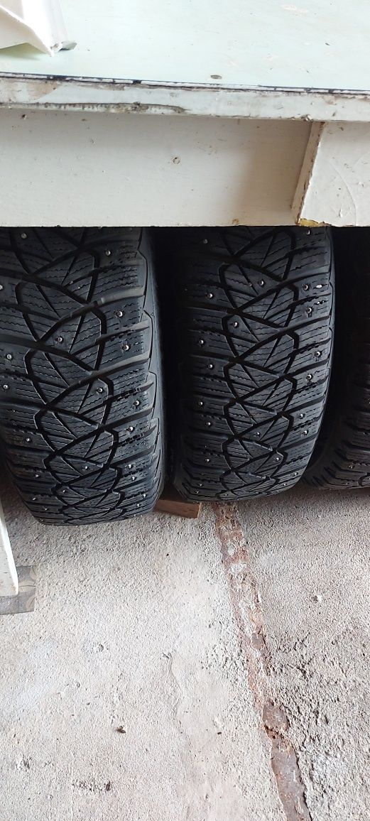 Зимние шины Good Year 185/65 R15