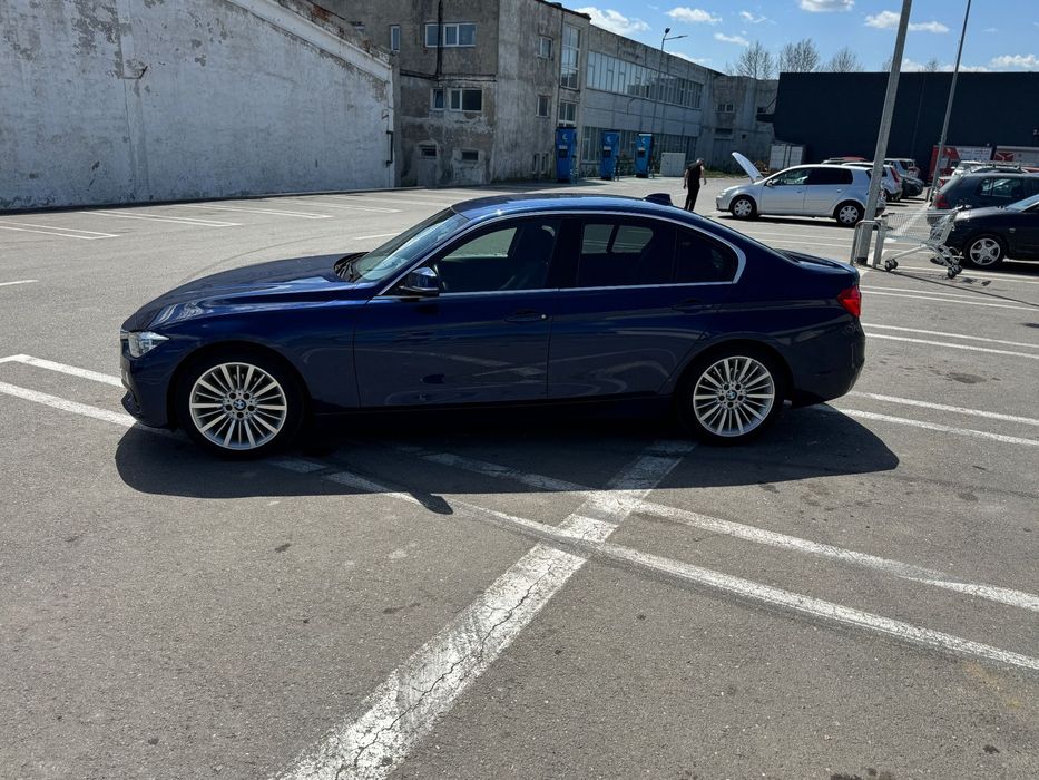 Vând/schimb bmw seria 3 f30 2017/190cp/185.000 km reali !!