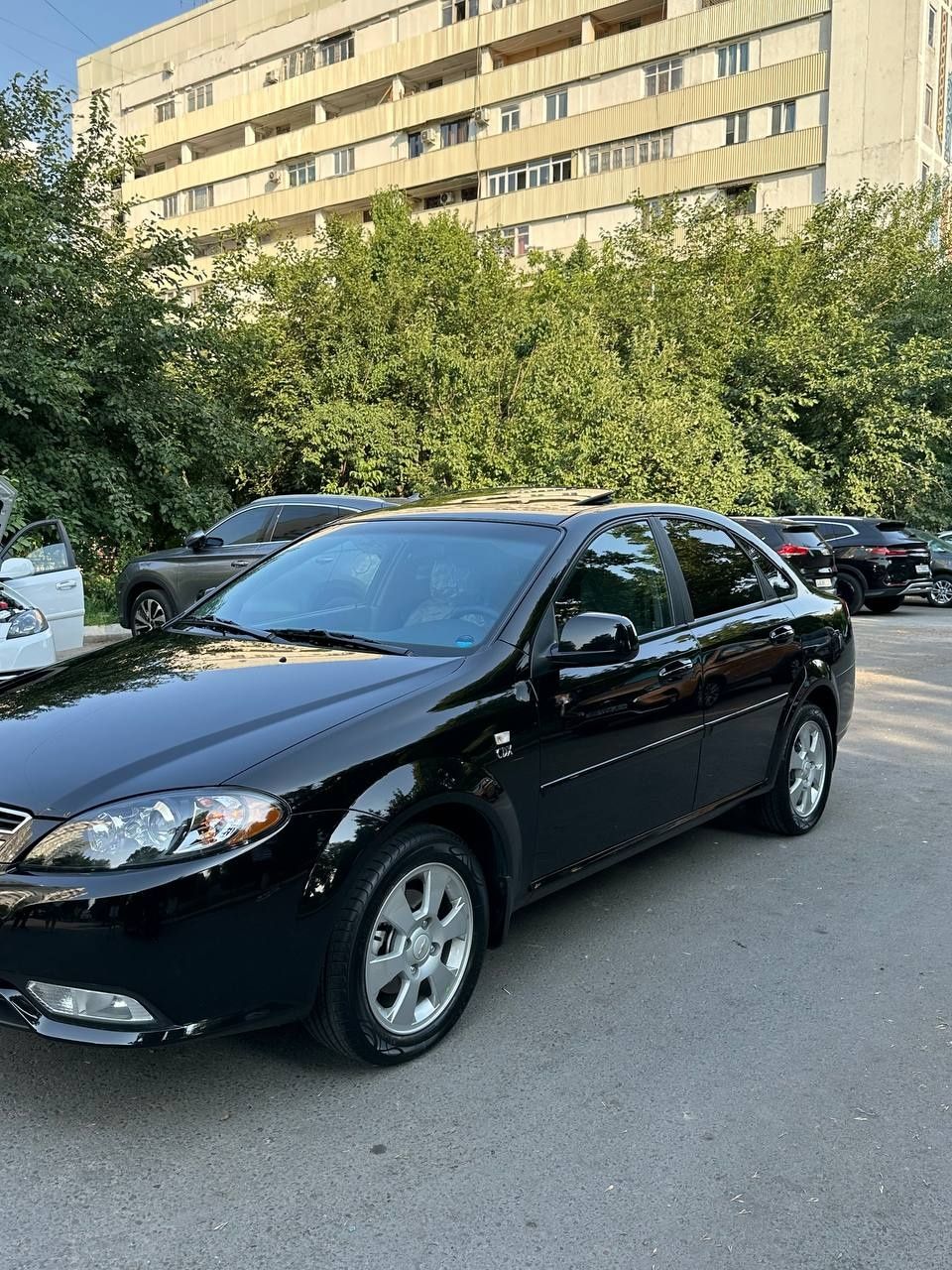 Gentra Jentra yli 2023 qora full 3-pozitsa xolati ideal kiraskasi toza