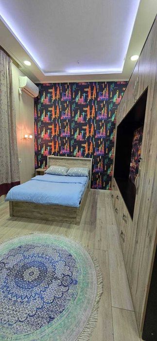 Oybek metro 5 daqiqa 4 xonalik 120kv kvartira topshiriladi SROCHNO