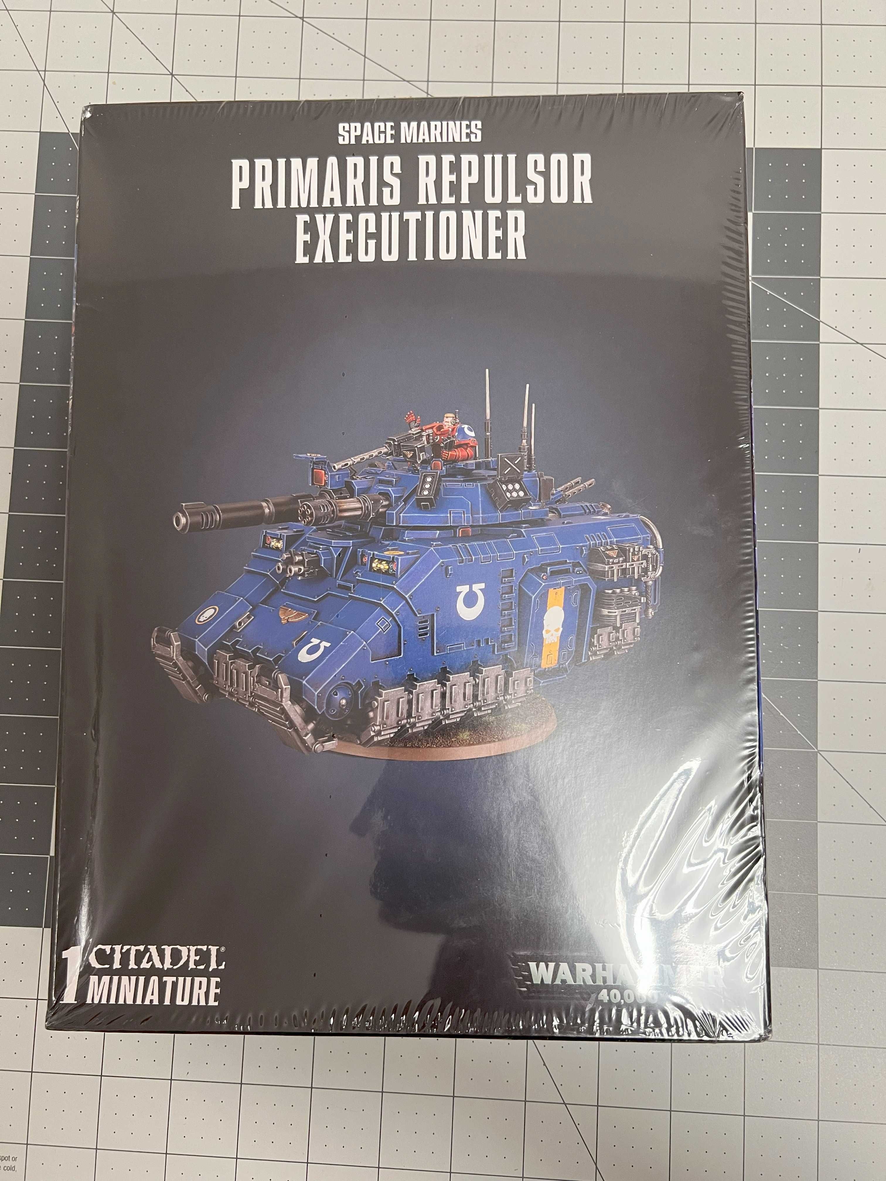 Warhammer 40k миниатюра - Repulsor Executioner