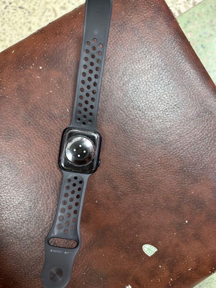 Продам Смарт часы Apple Watch 7