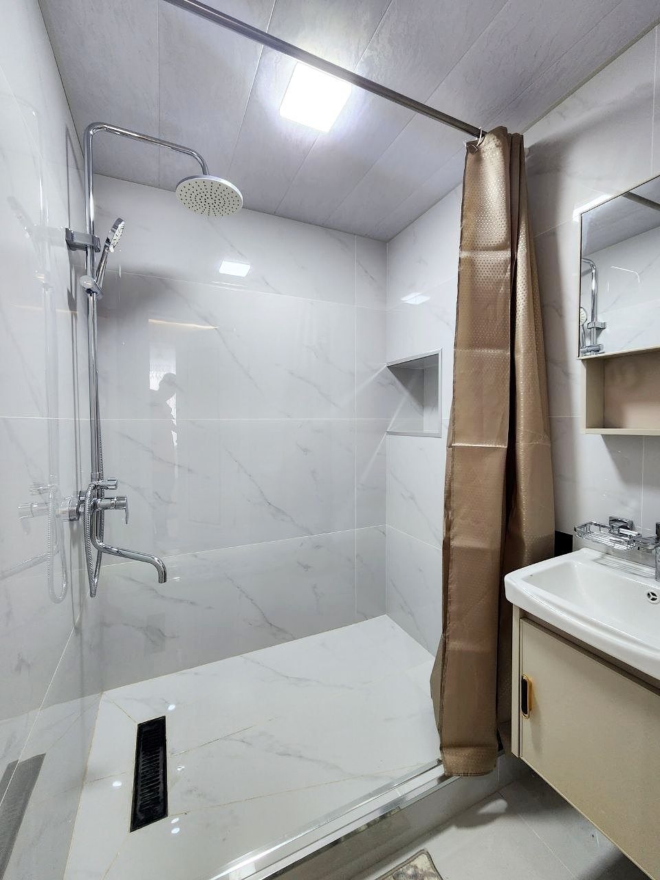 3 комнатная квартира в Новостройке с Лифтом Рудакий