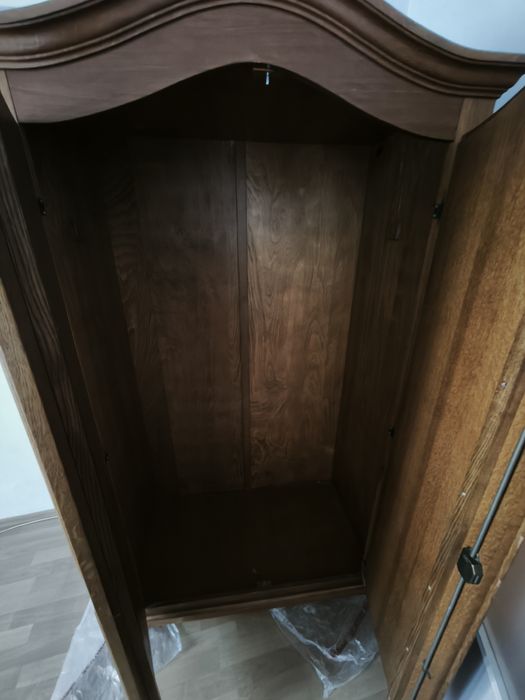 Dulap vintage din lemn masiv