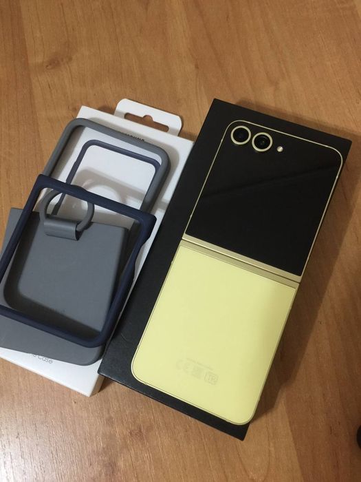 Новый Samsung Galaxy Z Flip 6 12/512Gb в идеале