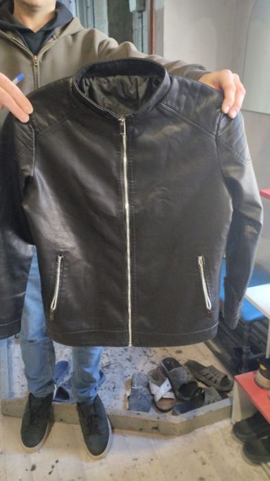 Продам куртку кожзам.